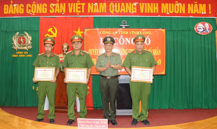 Trang 24: Phá án ngày 30 Tết -0