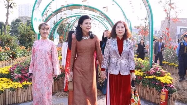 Phu nhân Ngô Phương Ly dự Chương trình ngoại giao văn hóa 'Bản hòa ca Tết Việt'