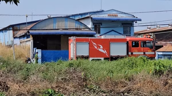 Nổ lớn bên trong công ty&nbsp;ép keo, 2 người thương vong