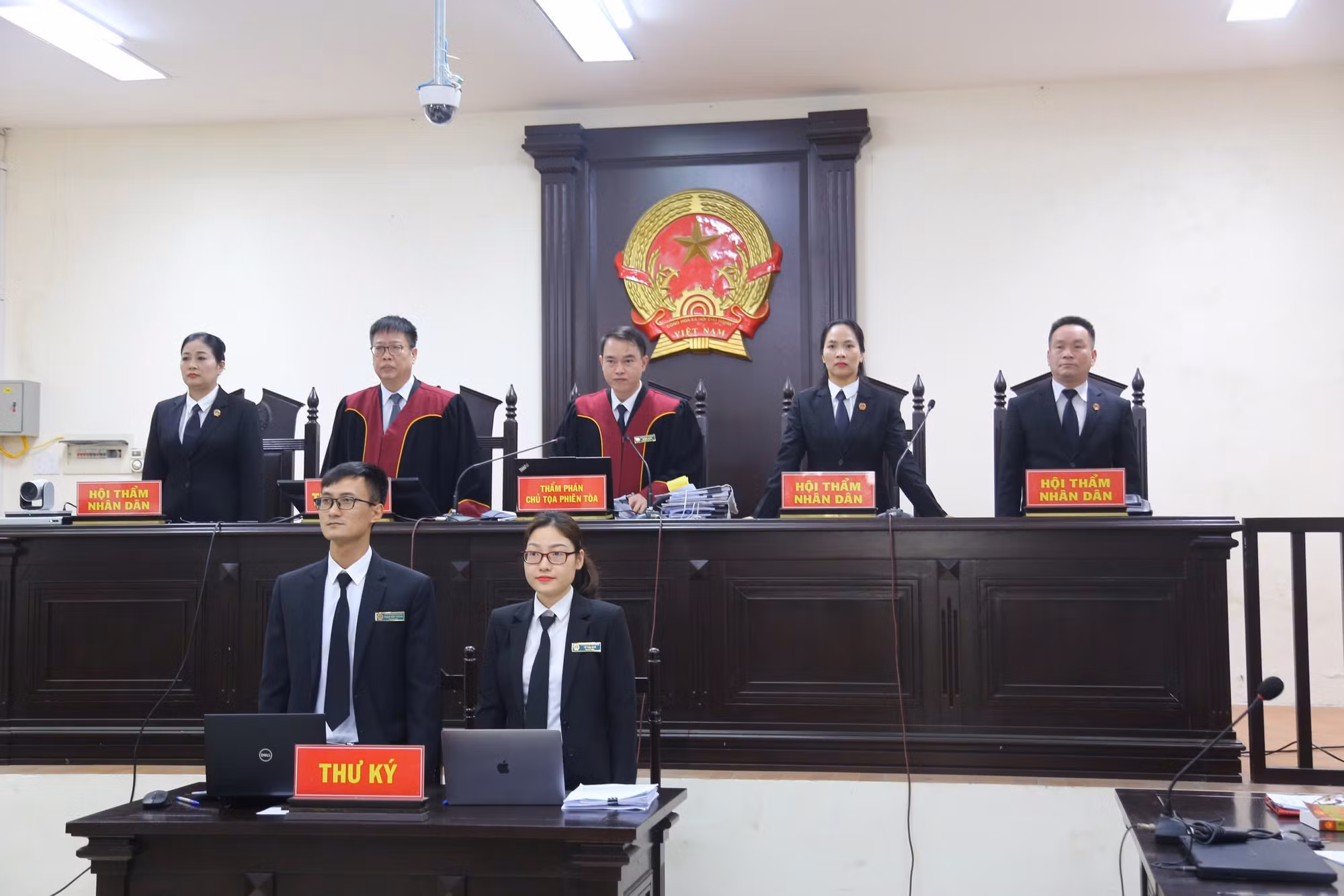 Cựu Đại biểu Quốc hội Lưu Bình Nhưỡng bị tuyên phạt 13 năm tù -0