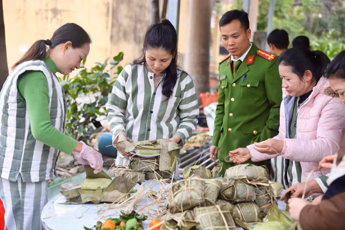 Ấm lòng bữa cơm đoàn viên -3