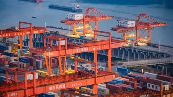 Xuất khẩu của Trung Quốc vượt mọi dự đoán trước thềm ông Trump nhậm chức