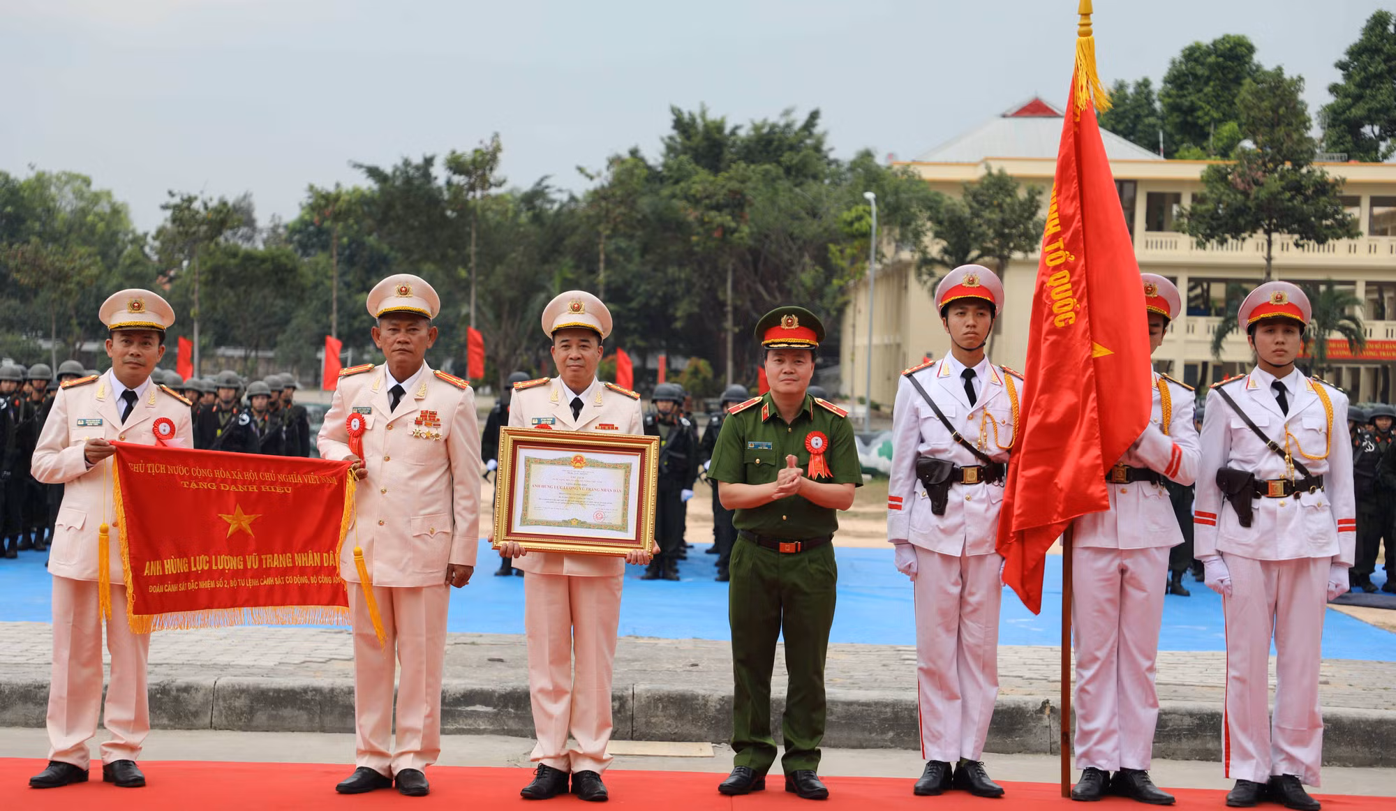 Đoàn Cảnh sát đặc nhiệm số 2 đón nhận danh hiệu Anh hùng lực lượng vũ trang nhân dân -0