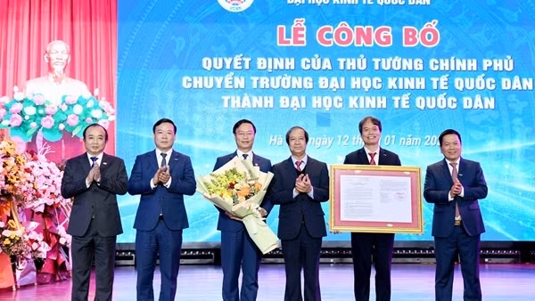 Công bố Quyết định của Thủ tướng chuyển Trường Đại học Kinh tế Quốc dân thành Đại học Kinh tế Quốc dân