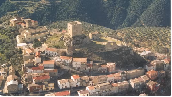 Một thị trấn tại Italia "cấm cư dân ốm nặng"
