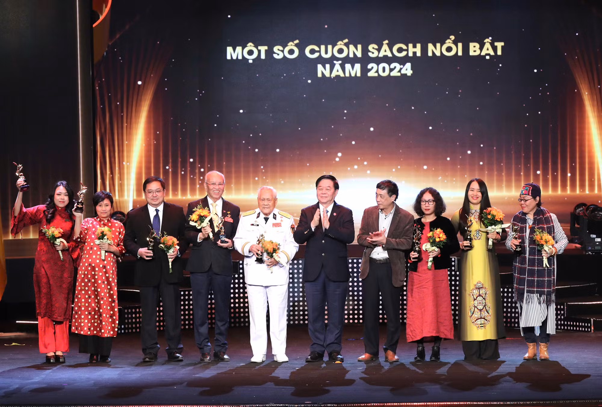 Vinh danh các nghệ sĩ tiêu biểu và một số cuốn sách nổi bật năm 2024 -0