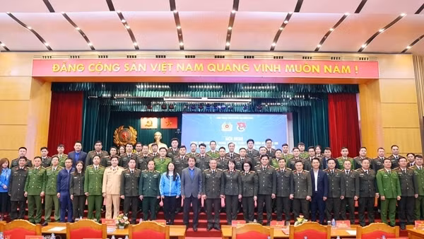 Phong trào thanh niên bám sát và góp phần thực hiện thắng lợi nhiệm vụ chính trị của toàn lực lượng