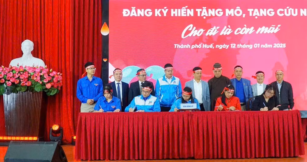Nghĩa cử của gia đình liệt sĩ, nhà báo Phạm Văn Hướng -0