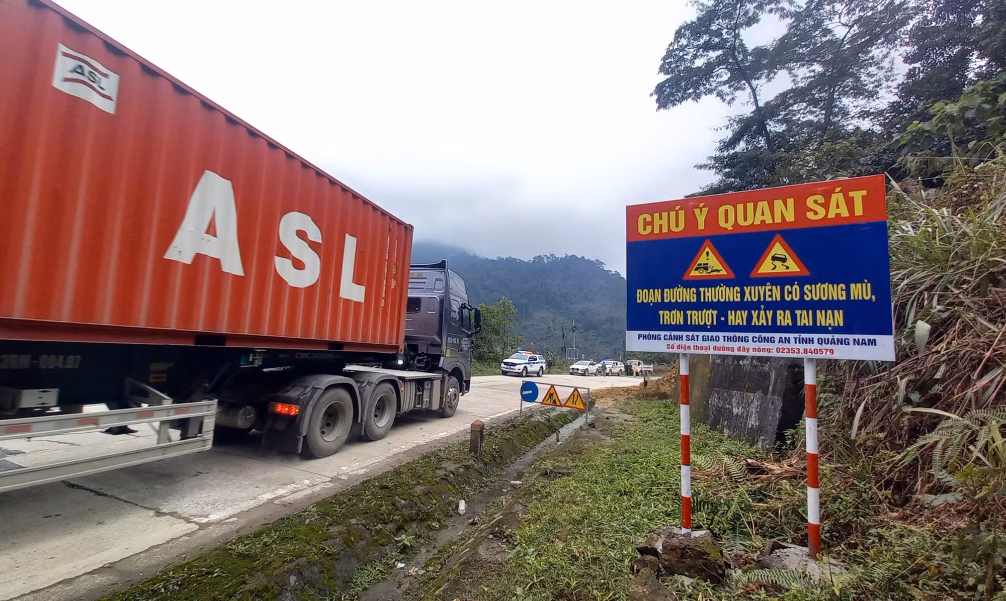 Đặt biển cảnh báo ở những cung đường “tử thần” trên đèo Lò Xo -0