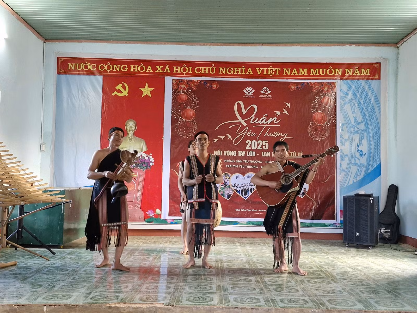 Đem Xuân yêu thương đến với bà con dân tộc Bahnar -0