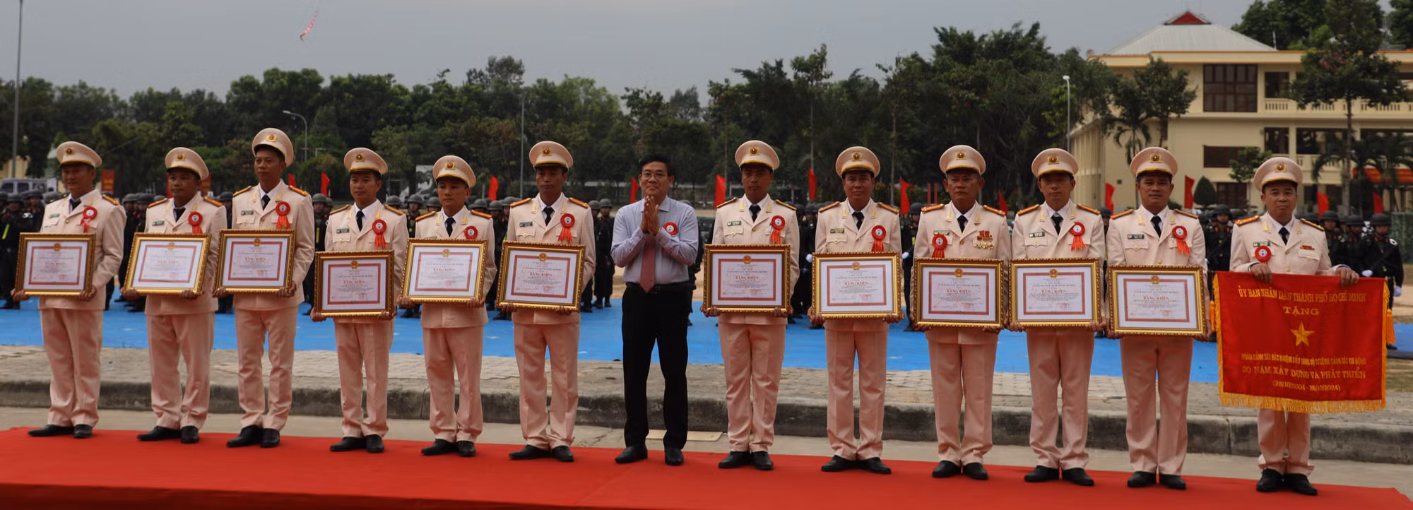 Đoàn Cảnh sát đặc nhiệm số 2 đón nhận danh hiệu Anh hùng lực lượng vũ trang nhân dân -0