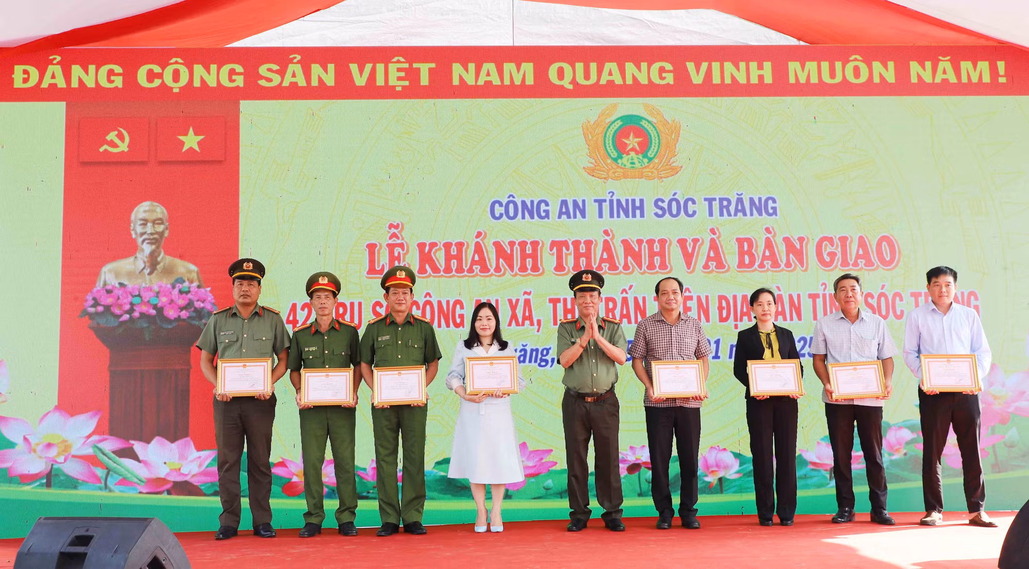Bàn giao 42 trụ sở Công an cấp xã ở Sóc Trăng -0