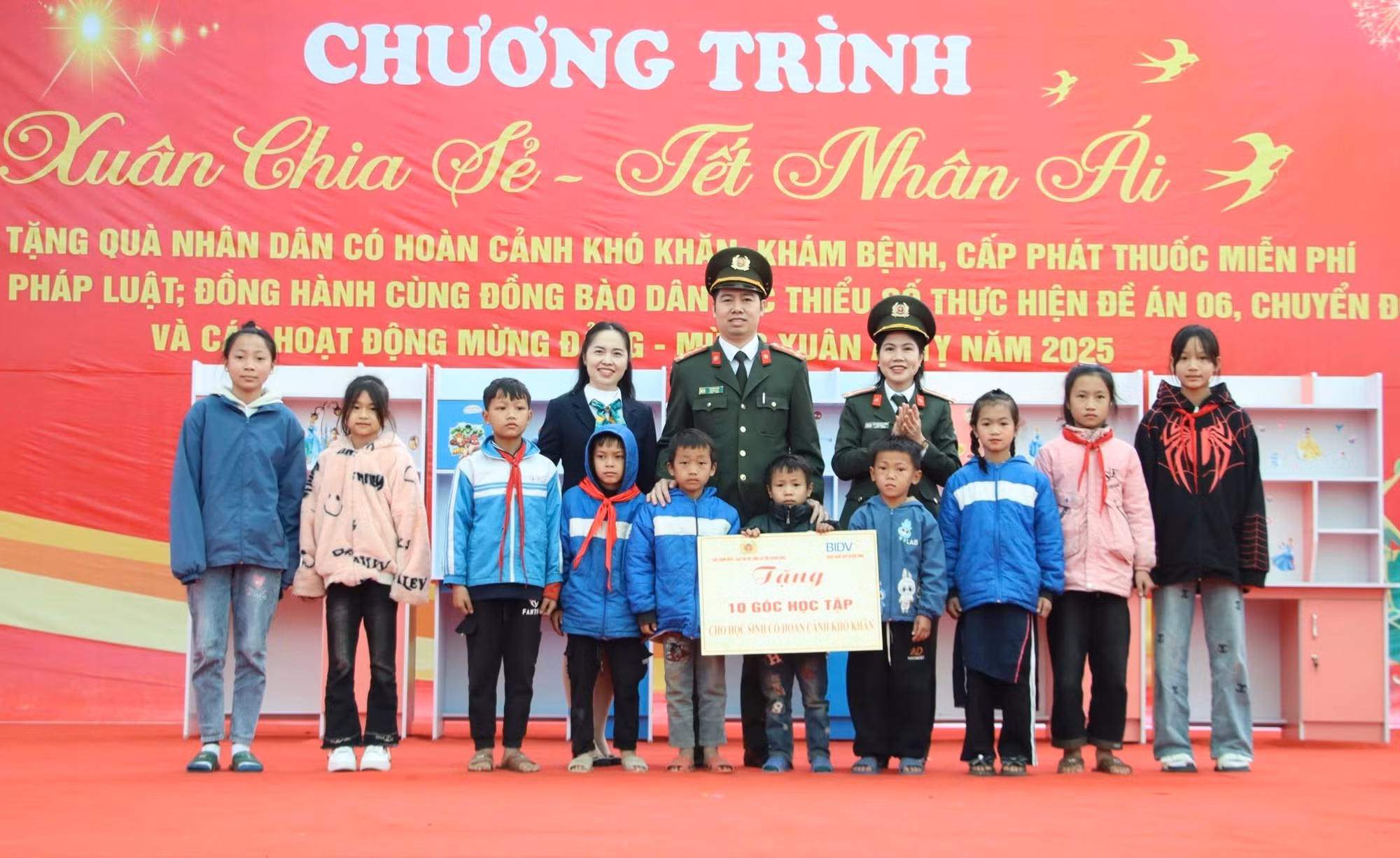 Đầm ấm chương trình “Xuân chia sẻ - Tết nhân ái” -0