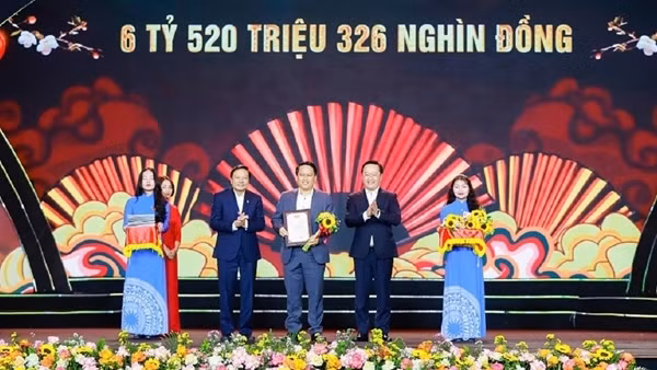 Công an tỉnh Nghệ An chung tay ủng hộ “Tết vì người nghèo”
