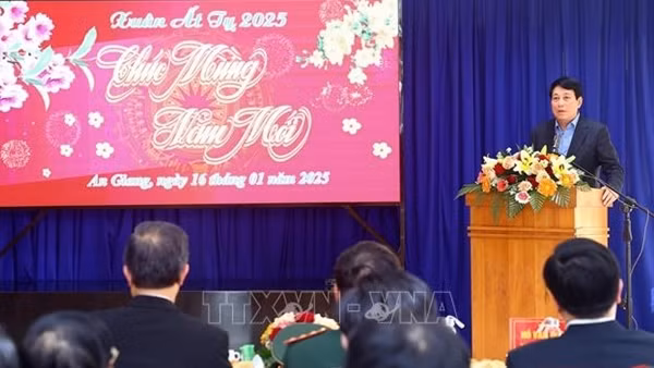 Chủ tịch nước chúc Tết đảng bộ, chính quyền và nhân dân tỉnh An Giang