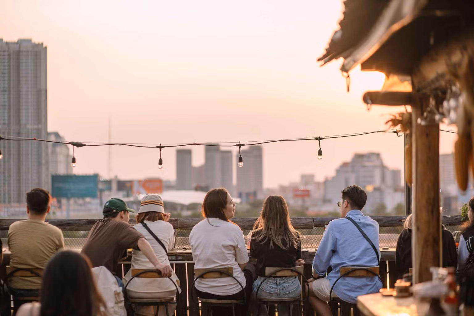 t%3f chênh vênh rooftop du khách có th%3f ng%3fm nh%3fng chuy%3fn tàu r%3fi ga nuôi nh%3fng u%3fc mo-%3fnh internet.jpg -2