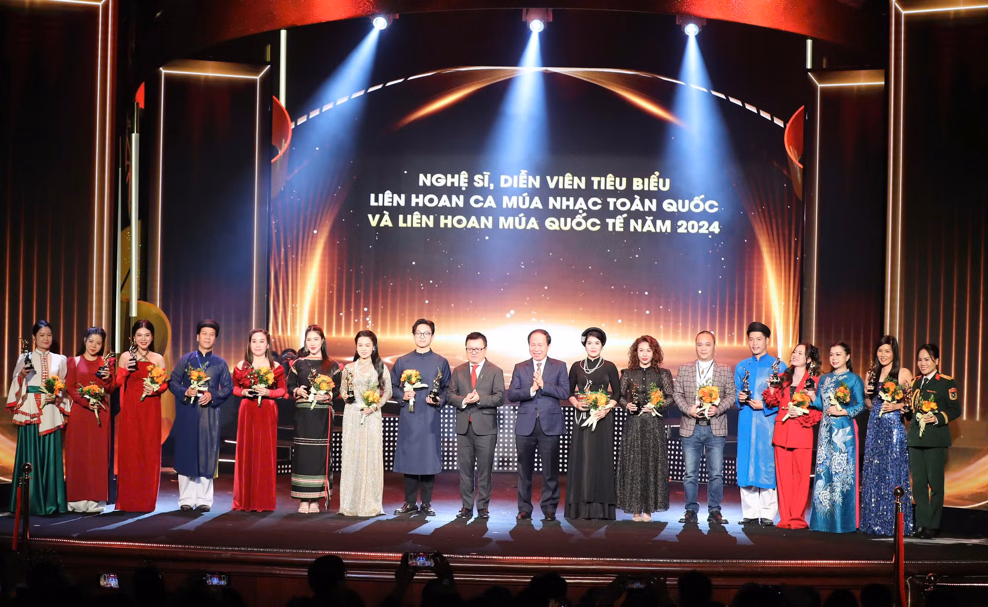 Vinh danh các nghệ sĩ tiêu biểu và một số cuốn sách nổi bật năm 2024 -0