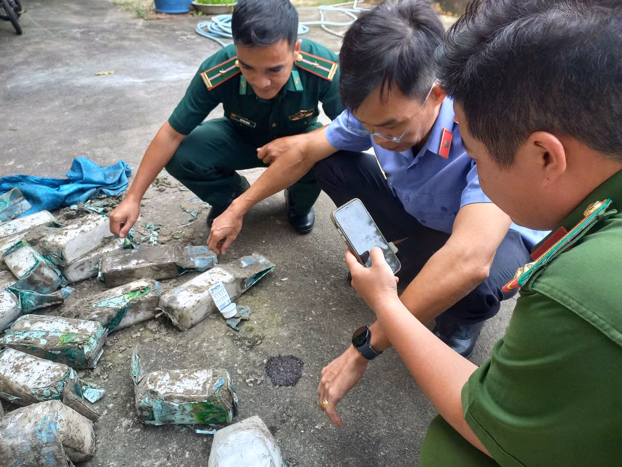 Phát hiện 25 gói nilon nghi là ma túy trôi dạt vào bờ biển Côn Đảo -1