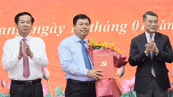 Điều động Bí thư Tỉnh uỷ Cà Mau làm Bí thư Tỉnh uỷ Kiên Giang