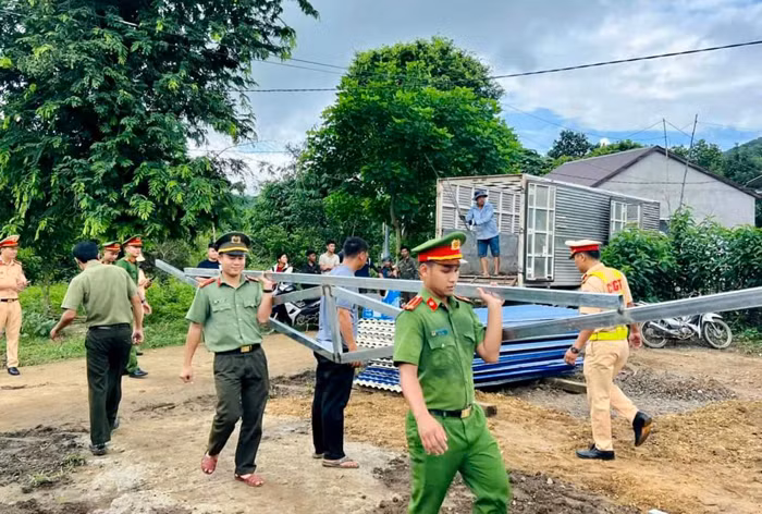 Đồng bào nghèo vùng cao Quảng Trị phấn khởi đón xuân trong những ngôi nhà mới -0