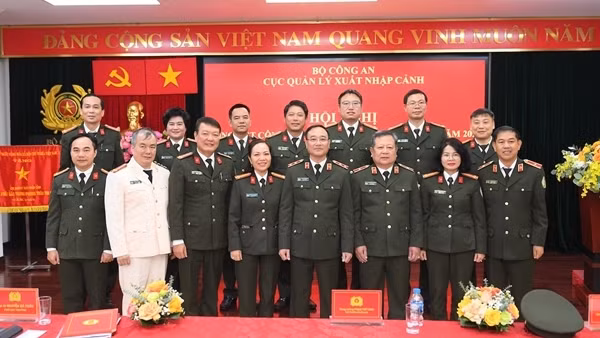 Ứng dụng khoa học công nghệ phục vụ công tác quản lý xuất nhập cảnh