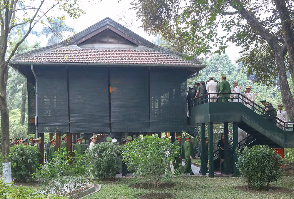 , Đoàn đại biểu Công an xã, thị trấn tiêu biểu vào Lăng viếng Chủ tịch Hồ Chí Minh -2
