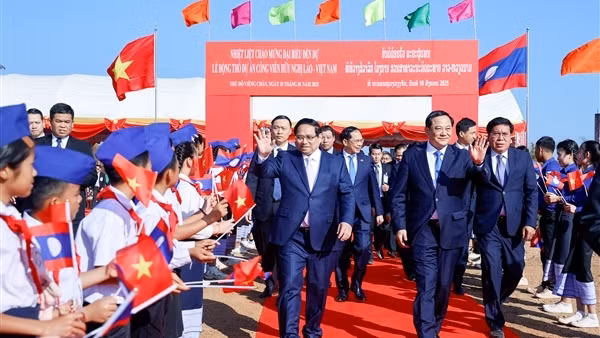 Hai Thủ tướng Việt Nam-Lào dự lễ khởi công Công viên Hữu nghị Lào-Việt
