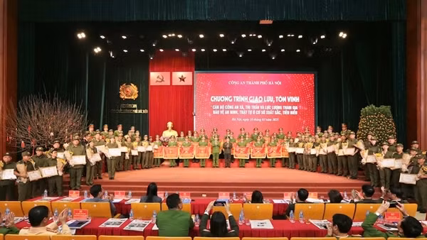Tôn vinh cán bộ Công an xã, lực lượng tham gia bảo vệ ANTT ở cơ sở tiêu biểu của Thủ đô