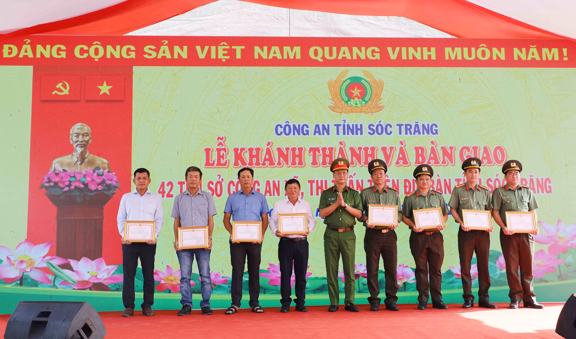 Bàn giao 42 trụ sở Công an cấp xã ở Sóc Trăng -0