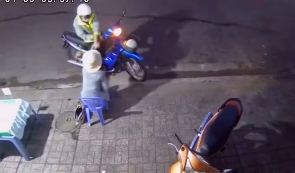 Bắt đối tượng cướp giật 213 tờ vé số của cụ bà 70 tuổi -0