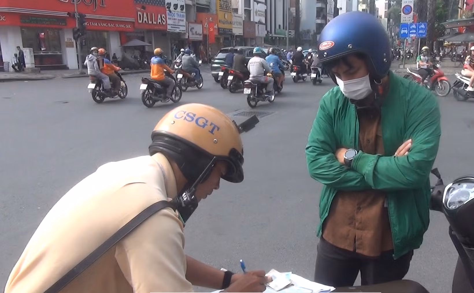 Giao thông chuyển biến tích cực sau 15 ngày triển khai nghị định 168 -0