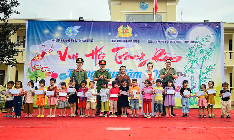 phong-trao-ngoc-thi.jpg -0