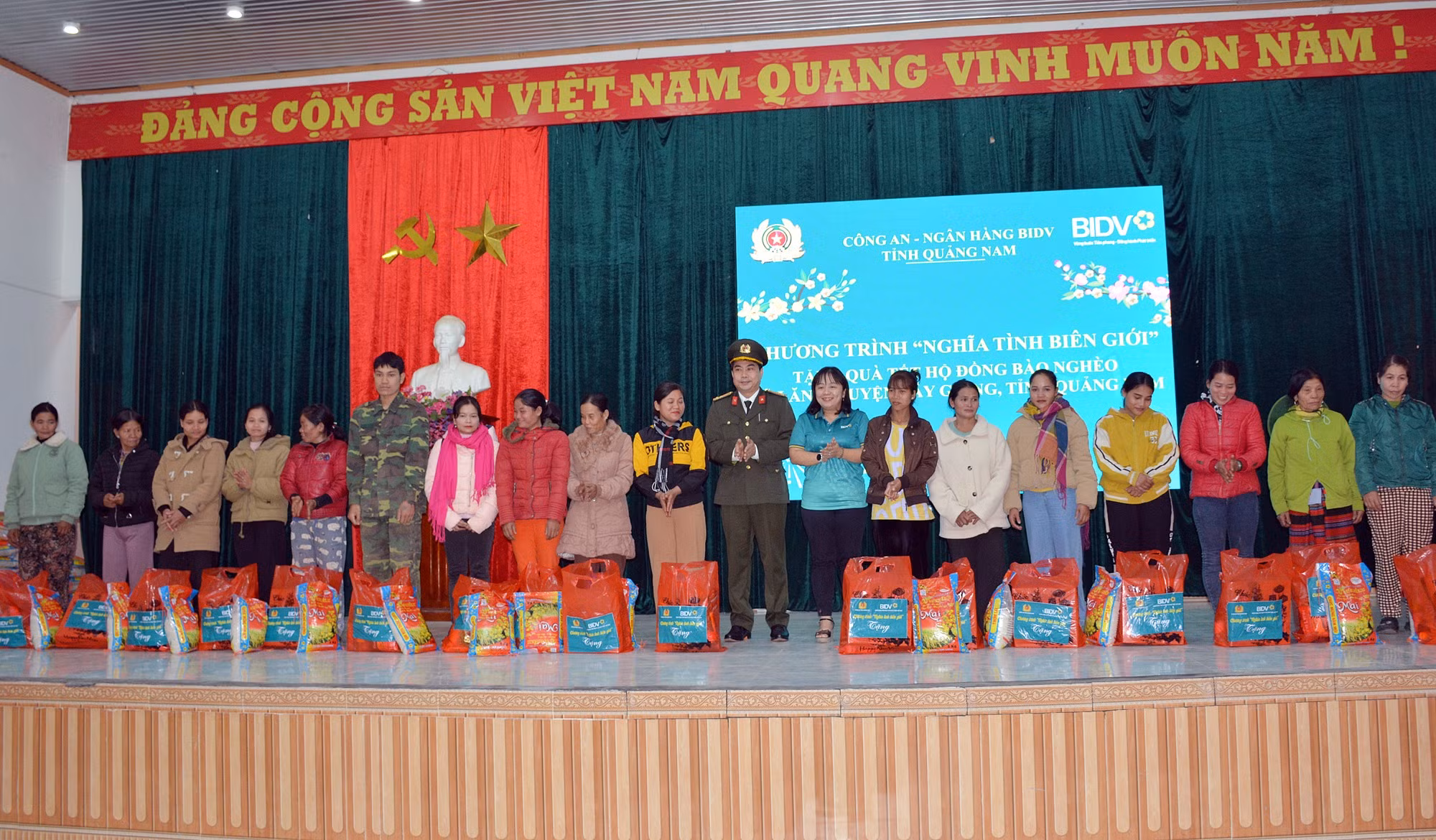 Ý nghĩa chương trình “Nghĩa tình biên giới” tại Quảng Nam -0