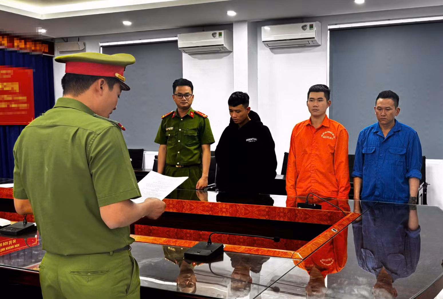 Bắt nhóm chuyên 