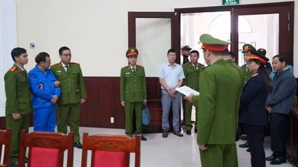 Khởi tố, bắt tạm giam Giám đốc Đại học Huế