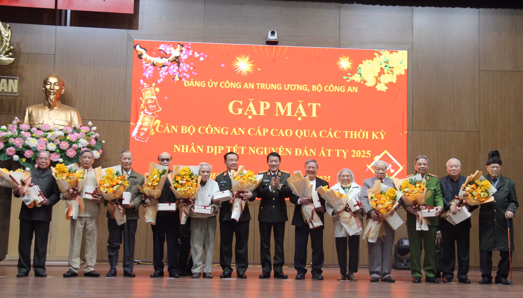 Tổng Bí thư Tô Lâm: đảm bảo ổn định quốc phòng, an ninh phục vụ phát triển kinh tế - xã hội -0