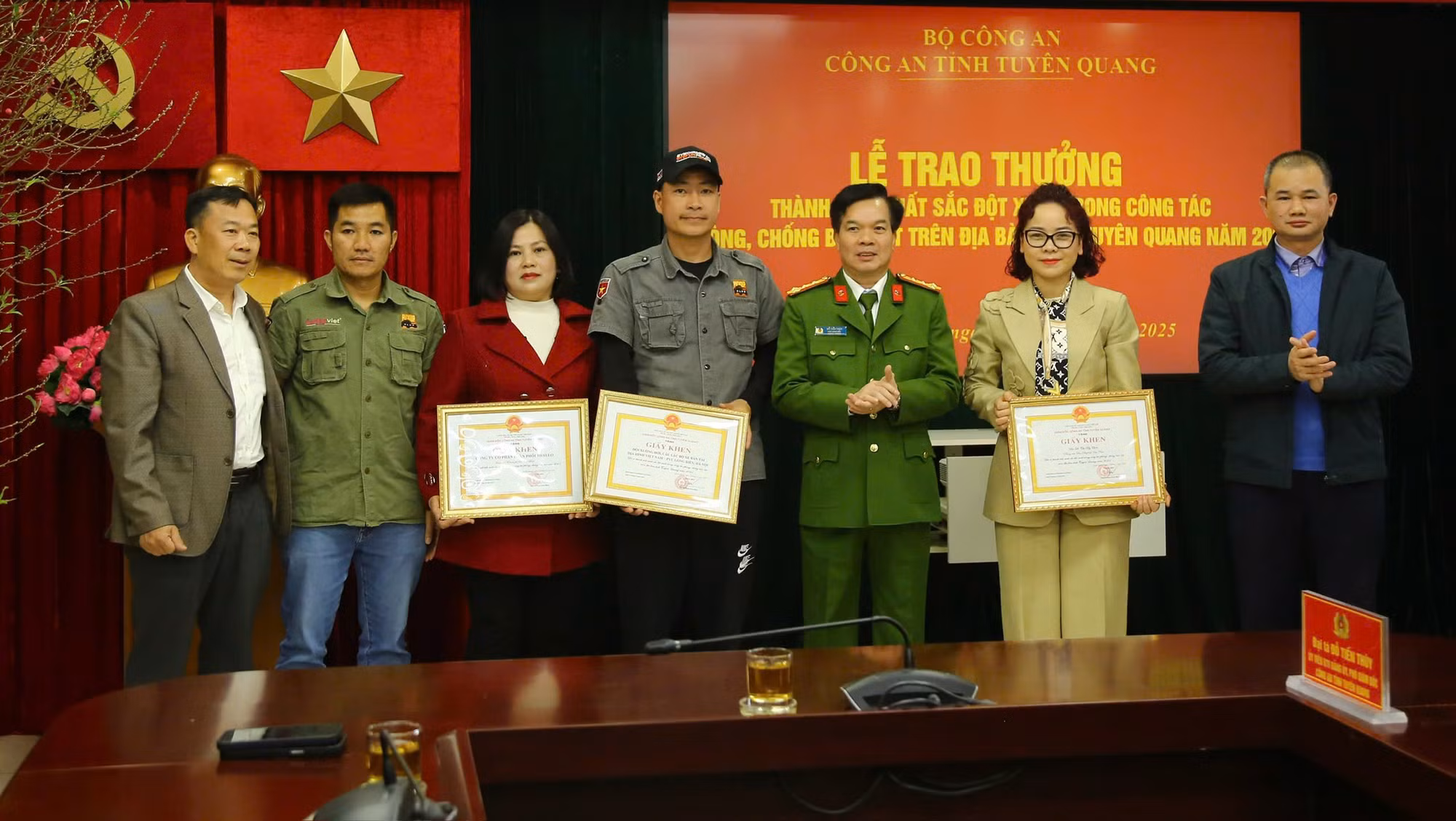 Công an tỉnh Tuyên Quang tri ân các đoàn thiện nguyện trong bão số 3 -0