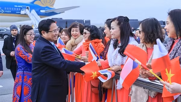 Thủ tướng Phạm Minh Chính và Phu nhân tới Praha, bắt đầu thăm chính thức Cộng hoà Czech