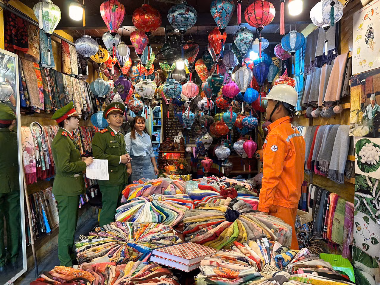Đảm bảo an toàn phòng cháy, chữa cháy khu phố cổ Hội An dịp Tết Nguyên đán Ất Tỵ 2025 -0