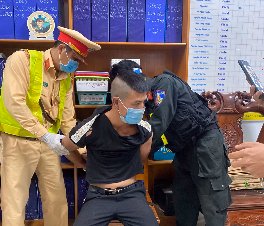 Trộm ô tô gắn biển giả 
