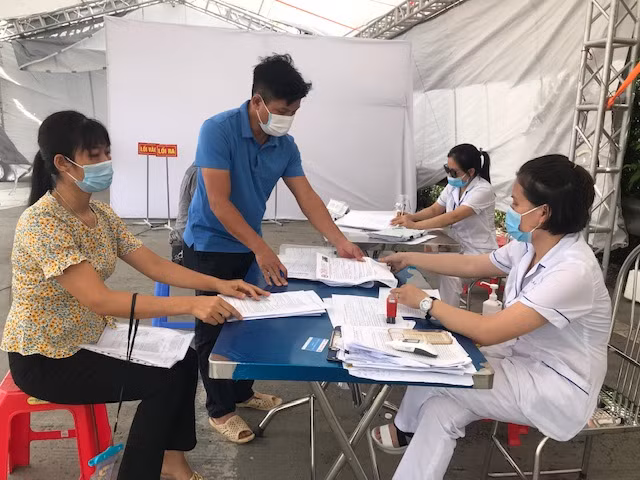 Người dân đồng tình khi Bộ Công an triển khai mã QRcode tại chốt kiểm dịch -0