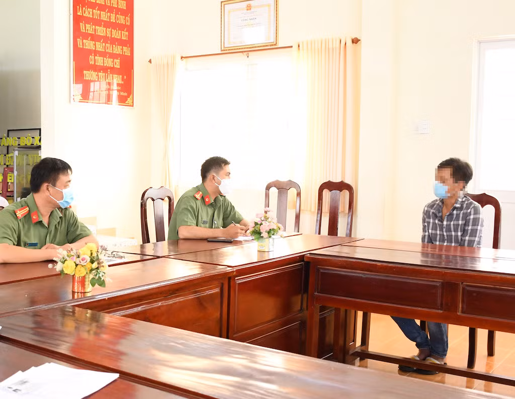 Xử phạt hai trường hợp xuyên tạc, xúc phạm lực lượng chống dịch -0