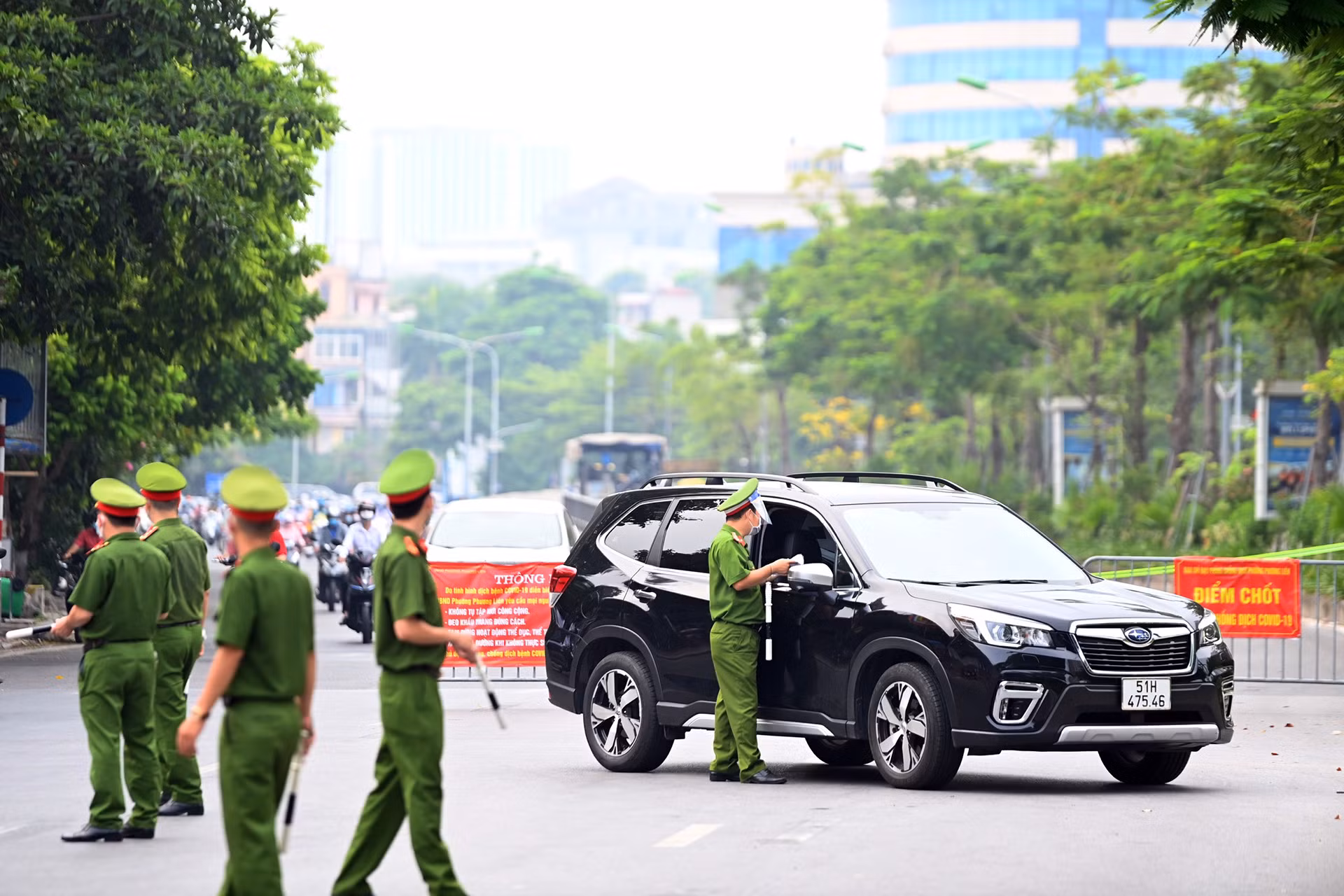 Hà Nội thực hiện siết chặt kiểm soát Giấy đi đường, nhưng vẫn băn khoăn… -0