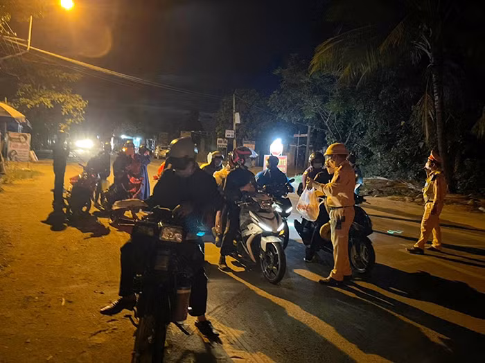 Những chuyến dẫn đoàn đặc biệt -0