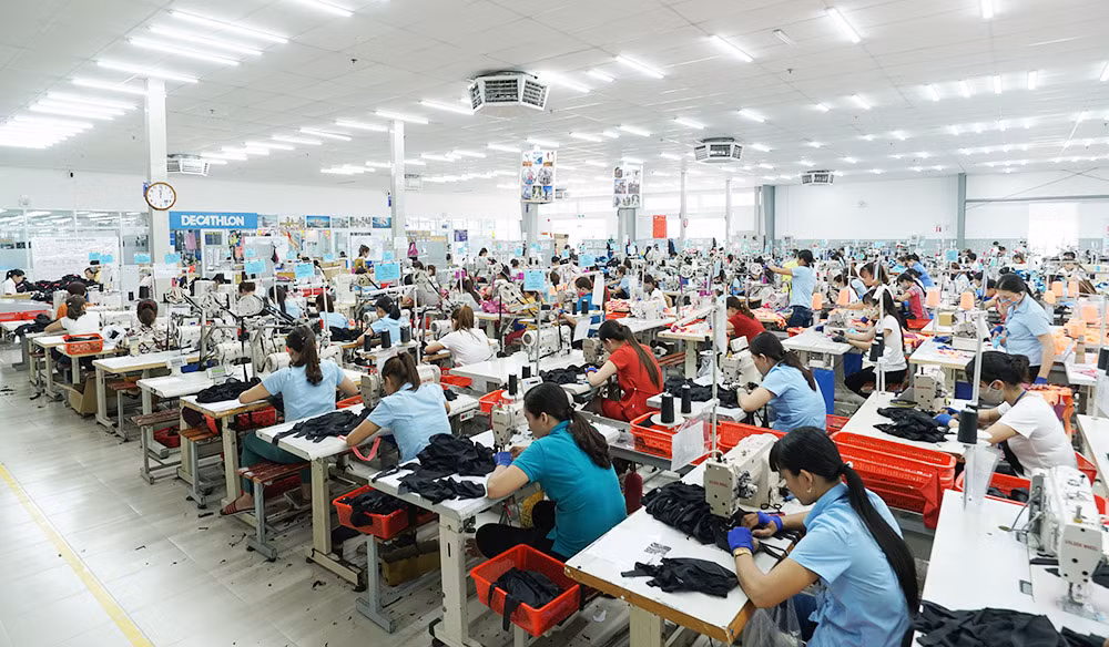 Hàng ngàn lao động tìm được công việc ổn định sau khi về quê -0