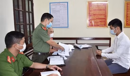 Phạt 7,5 triệu đồng cho thanh niên livestream tin giả về “ngăn sông cấm chợ”