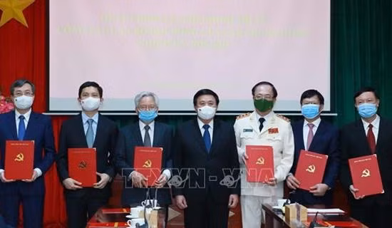 Thượng tướng Nguyễn Văn Thành giữ chức vụ Phó Chủ tịch chuyên trách Hội đồng Lý luận Trung ương