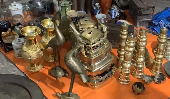 Đột nhập nhà thờ họ trộm đồ thờ bằng đồng ảnh 4