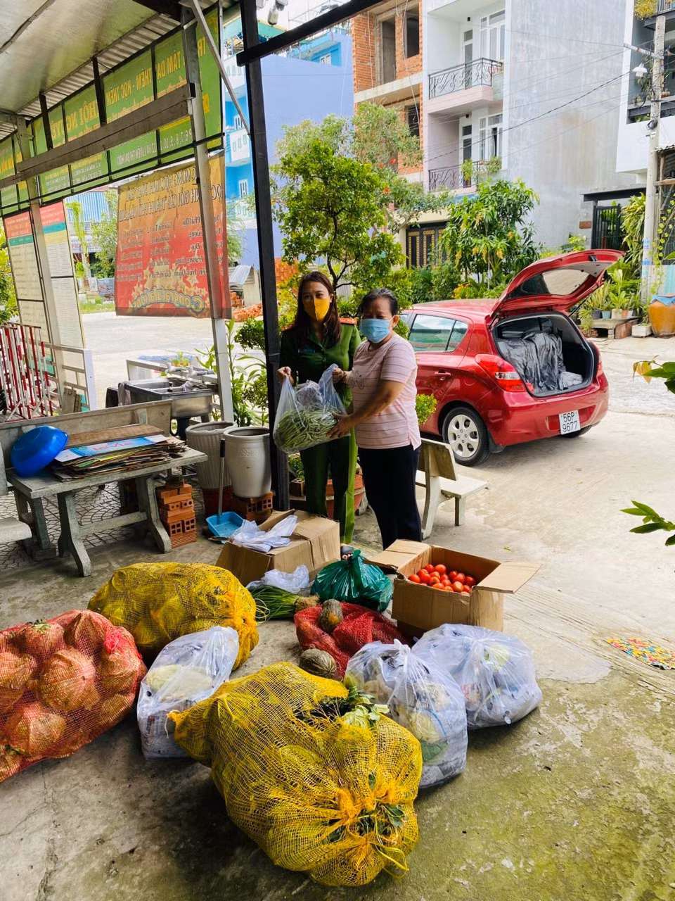 Văn phòng Cơ quan CSĐT Bộ Công an tặng hơn 14 tấn rau, quả cho người nghèo ảnh 2 b9cca19ac4a333fd6ab2.jpg -0
