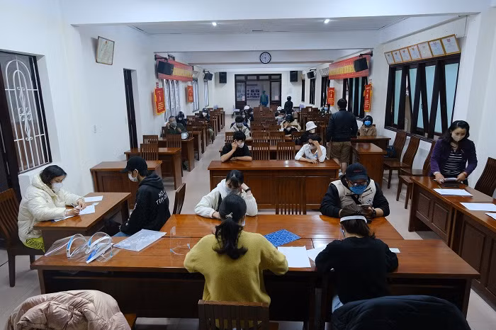 Xử lý hàng chục thanh thiếu niên tụ tập ngắm hoàng hôn -0